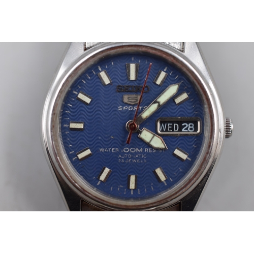 77 - Seiko 5 Sports Automatic 100mtr Day / Date 23 Jewels Gents Watch (Working)