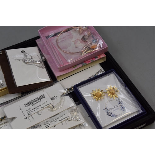 94 - Mixed Selection of New Jewellery items to include Mama Bear Necklace, Infinity Anklets, Grand Daught... 