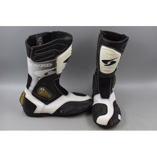 650 - Selection of Boots Including Spyke Motorcycle Boots Size 8 And Magnum Classic Boots Size 11