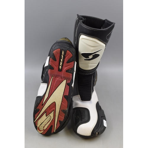 650 - Selection of Boots Including Spyke Motorcycle Boots Size 8 And Magnum Classic Boots Size 11