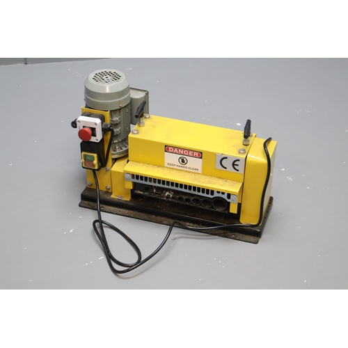 637 - VEVOR Electric Wire Stripping Machine Wire Range 1.5MM-38MM, Wire Stripper Machine 370W, Cable Strip... 