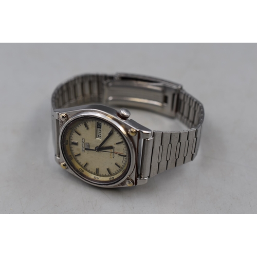 75 - Seiko 5 Sports Automatic Day / Date Gents Watch (Working)