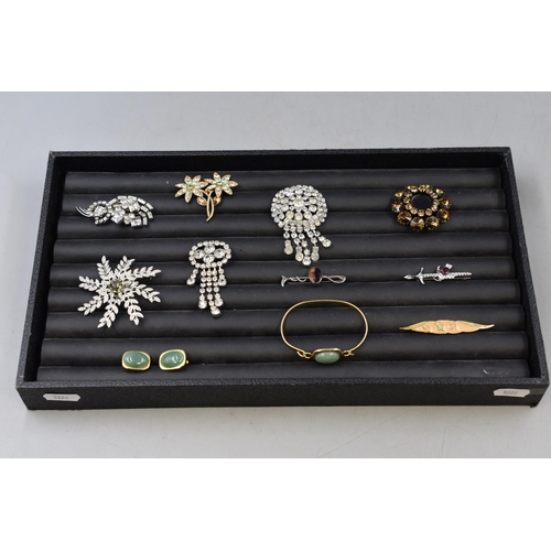 118 - Selection Of Vintage Brooches, Earrings and Bracelet