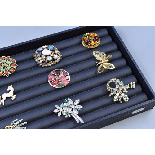 119 - Selection of 12 Vintage Brooches