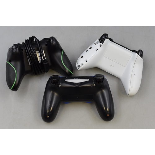 583 - Three Control Pads includes Xbox, XBox one and Playstation