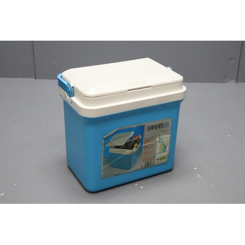 725 - Large Cool Box, Perfect for those hot sunny days ahead