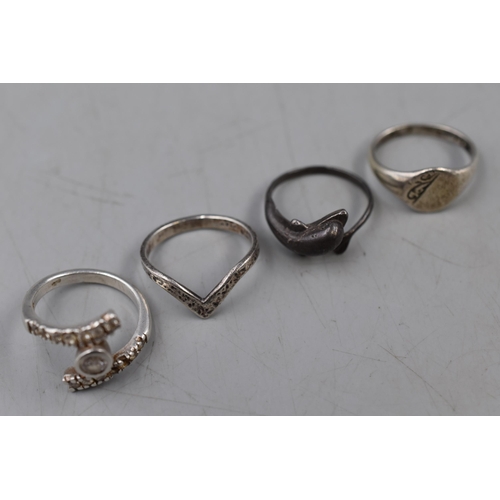 27 - Select of 4 Silver Rings and a Vintage Filigree Silver Brooch