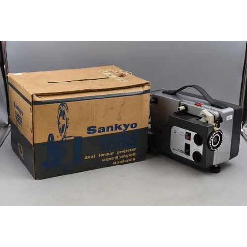 371 - Sankyo dualux-1000 Super 8 Dual Format Projector Complete with Box (Powers On)