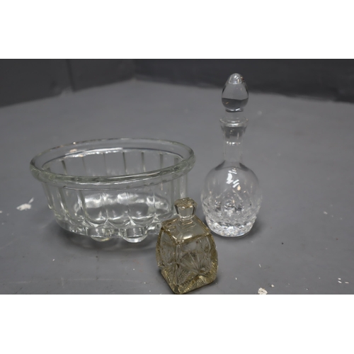 801 - Mixed Selection of Glassware to include Small Lidded Condiment Jar, Lovely Selection of Drinking Gla... 