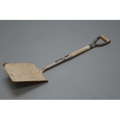 645 - Traditional Wood Shafted Digging Spade (39