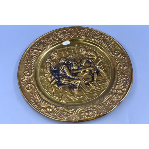 711 - A Pair of Brass Wall Hanging Circular Plaques, Depicting Men At Taverns. Both Approx 14.5