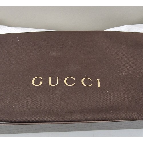 677 - Boxed Pair of Gucci Size 6 Gents Shoes with Shoe Bage and Paperwork