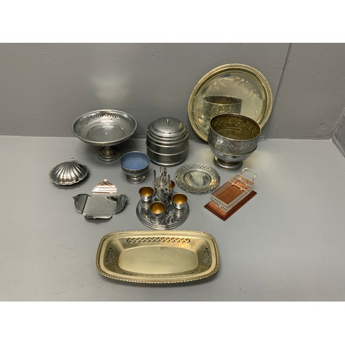 791 - Mixed Selection of Silver Plated items to include Egg Cup Set, Fruit Bowl, Tea Caddy and more