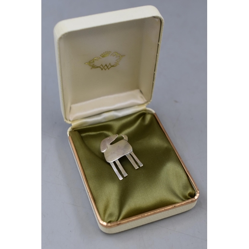 32 - Silver 925 Dog Brooch in Presentation Box