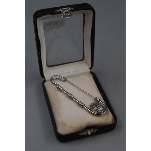 59 - Gianni Versage Kilt Pin in Display Box