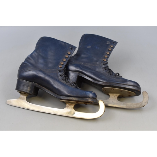 364 - A Pair of Bespoke Early 20th Century Ladies Ice Skates