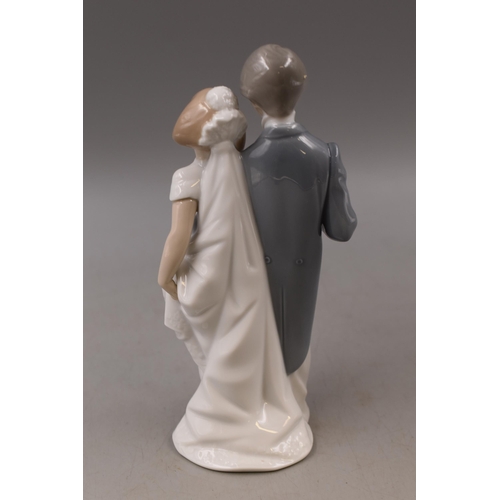 284 - Nao by Lladro Young Bride and Groom Figure (Approx. 8.5