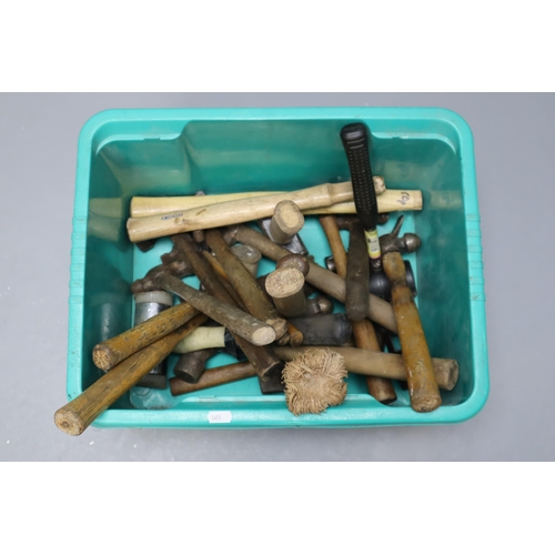 496 - Large selection of hammers to include, lump hammers, loose claw hammer heads, rubber mallet, nylon m... 