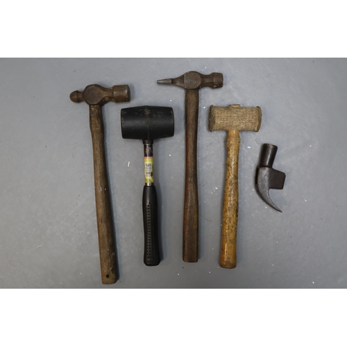 496 - Large selection of hammers to include, lump hammers, loose claw hammer heads, rubber mallet, nylon m... 