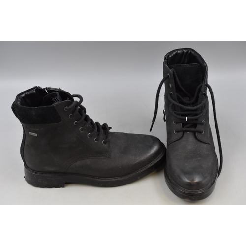 803 - Clarks goretex mens boots in black, UK size 7, as new condition