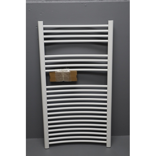 720 - New Blyss Curved Ladder Towel Warmer in Original Box (1100mm x 600mm)