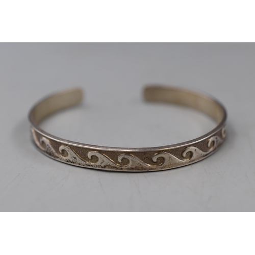 14 - A Sterling Silver Wave Bangle