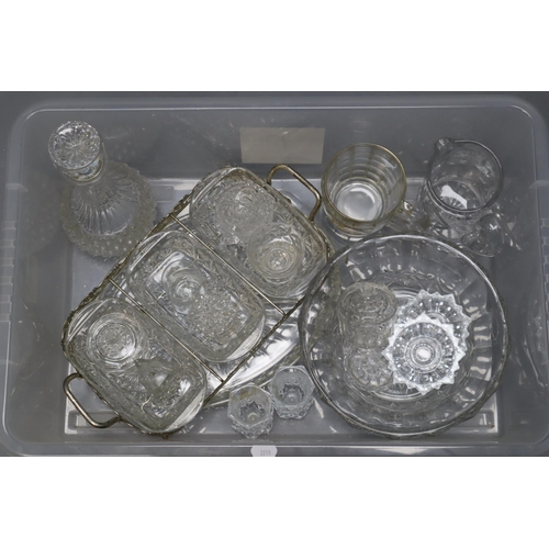 786 - Large selection of glassware to include glas trays in silver plate carrier, decanter cut glass jug, ... 