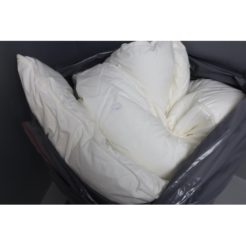 809 - Double duvet 200cm x 200cm in good clean condition