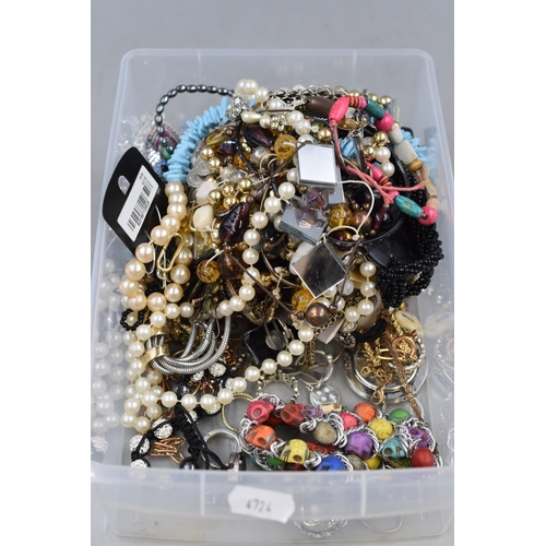 465 - A Large Selection of Unsorted Jewellery Items