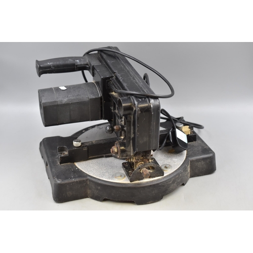 708 - A 230v Specialist Compound Mitre Saw, Powers on When Tested