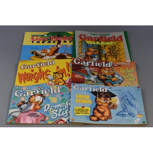 585 - Collection of 'Garfield' Comic Books and Official 'Garfield' Soft Toy