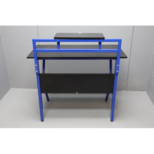 606 - Modelers workbench with lower shelf and removable shelf 37