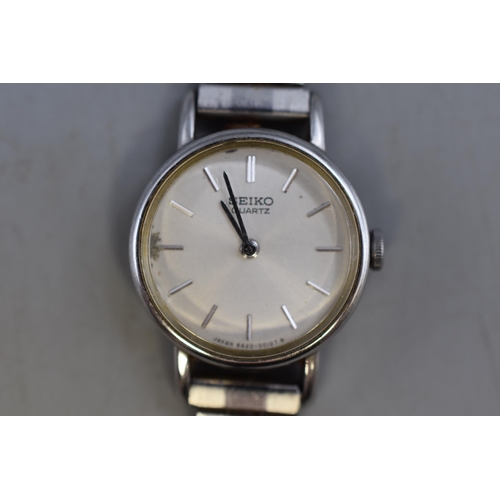 47 - A Seiko Ladies Quartz Watch With Stainless Steel Strap, Working