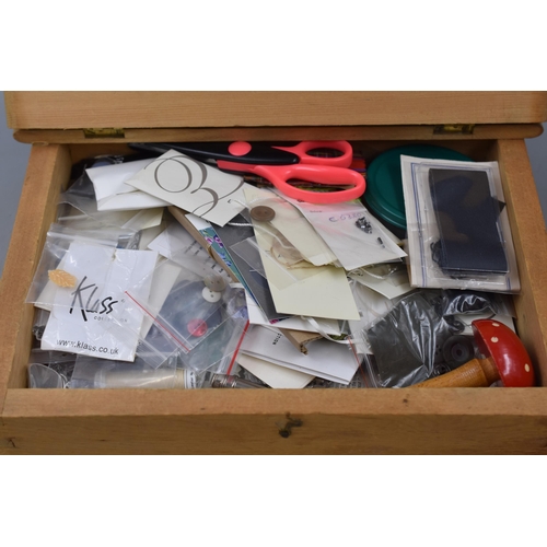 322 - Selection of sewing items to include vintage floral design tin containing vintage cotton reels and a... 