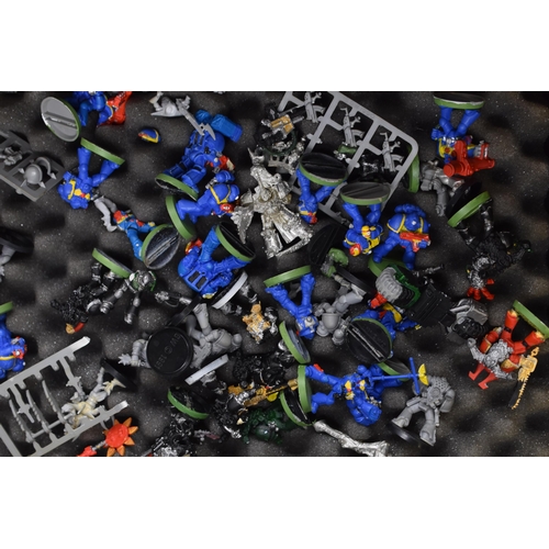 532 - Selection of Vintage Painted/Used Warhammer 40K Diecast and Plastic Miniatures from 1991/1992 in Cas... 