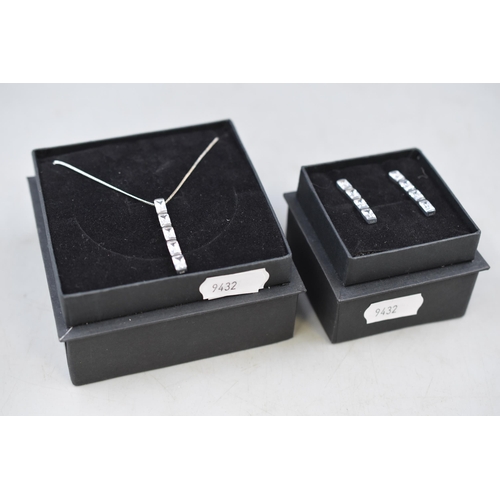 61 - Silver 925 5 Stoned Pendant Necklace Complete with Presentation Box with a Pair of Matching Earrings