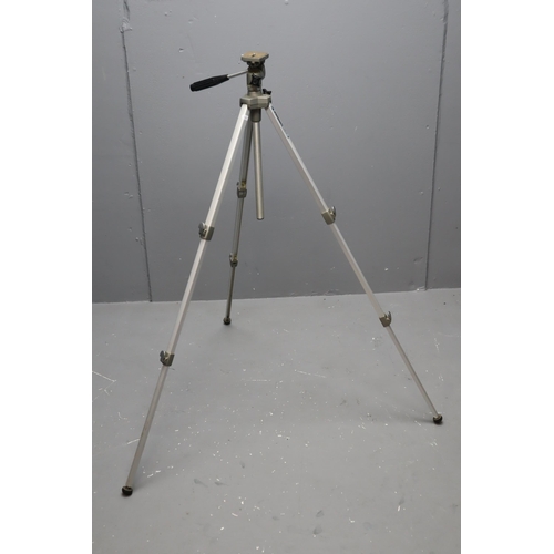 438 - Velbon VE-3 Metal Tripod