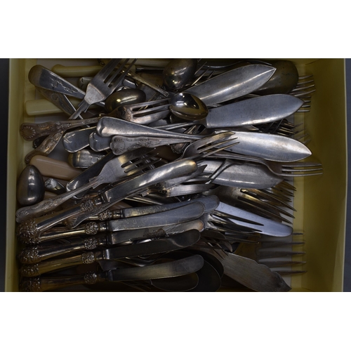 493 - Selection of Mixed Vintage Cutlery