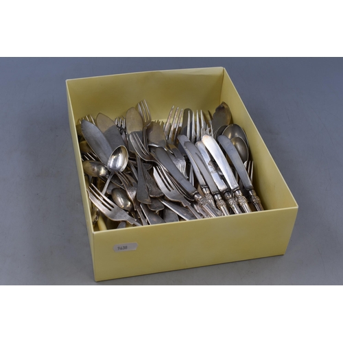 493 - Selection of Mixed Vintage Cutlery