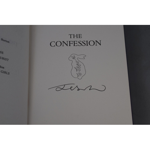 539 - A Selection of Five Signed Novels To Include Jessie Burton 'The Confession', Stephanie Meyer 'Twilig... 