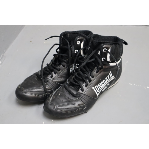 582 - Pair of Lonsdale Boxing Shoes (Size 6) and Black Loma Tech Boxing Gloves