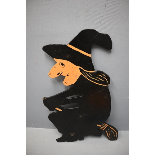 670 - Selection of Halloween Decorations - Four Witches 30