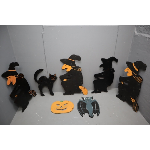 670 - Selection of Halloween Decorations - Four Witches 30