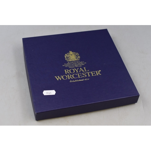 300 - Boxed Royal Worcester Queen Elizabeth II Golden Jubilee 2002 Sovereign Plate with Certificate of Aut... 