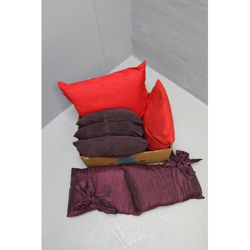 686 - Selection of 7 Cushions in Various Styles and Colours