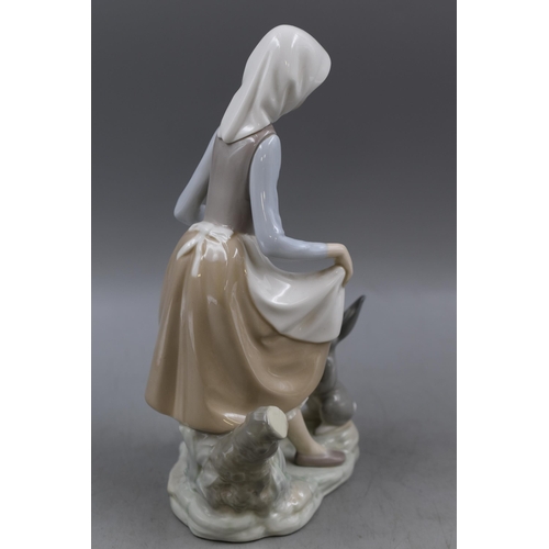 315 - Lladro Porcelain Figurine of Girl with Rabbit (9.5