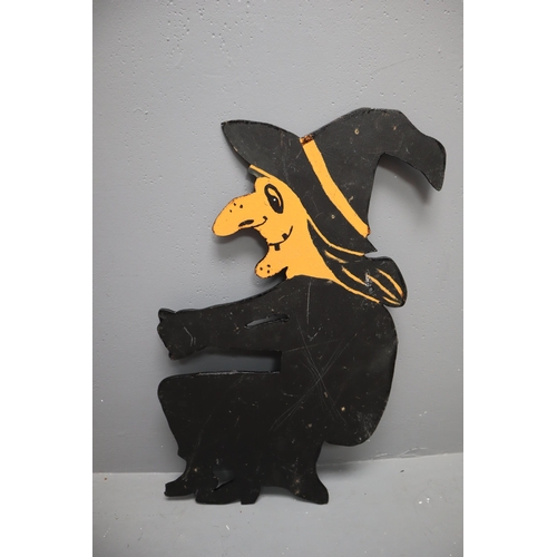 711 - Selection of Halloween Decorations - Three Witches 30