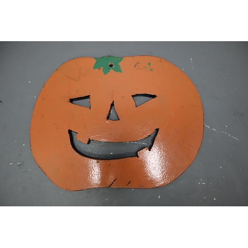 711 - Selection of Halloween Decorations - Three Witches 30