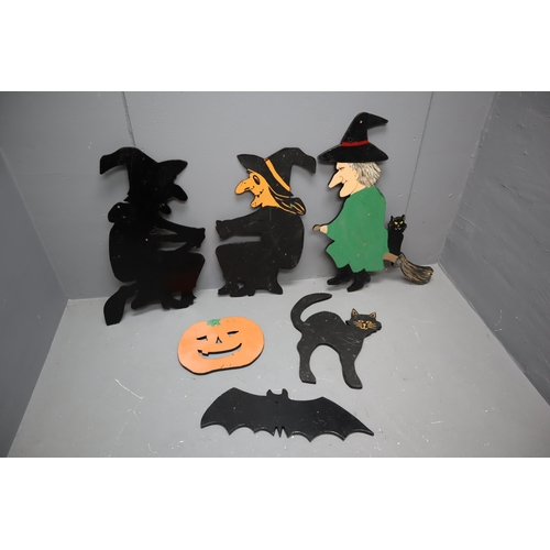 711 - Selection of Halloween Decorations - Three Witches 30