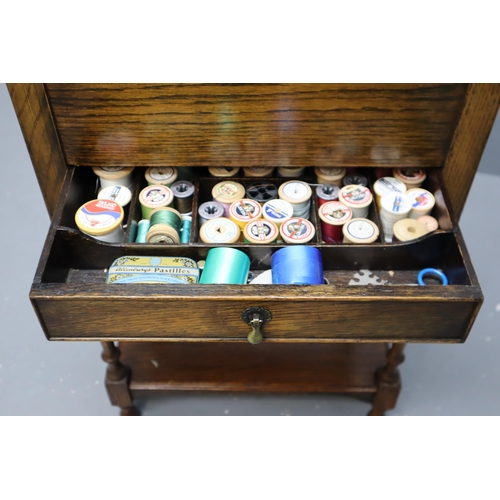 712 - Mid 19th century oak sewing box with two sliding top panels and one drawer, measures 30